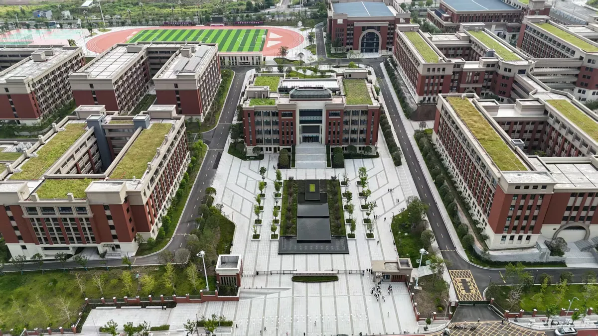 重庆八中两江花石实验学校校园照片2