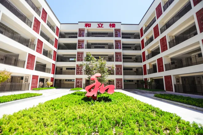 重庆八中两江龙塔实验学校校园