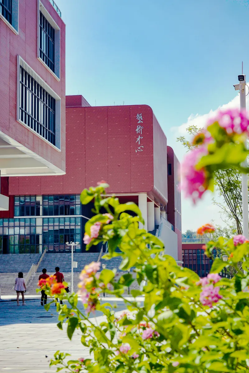 重庆八中两江龙兴中学校校园照片4