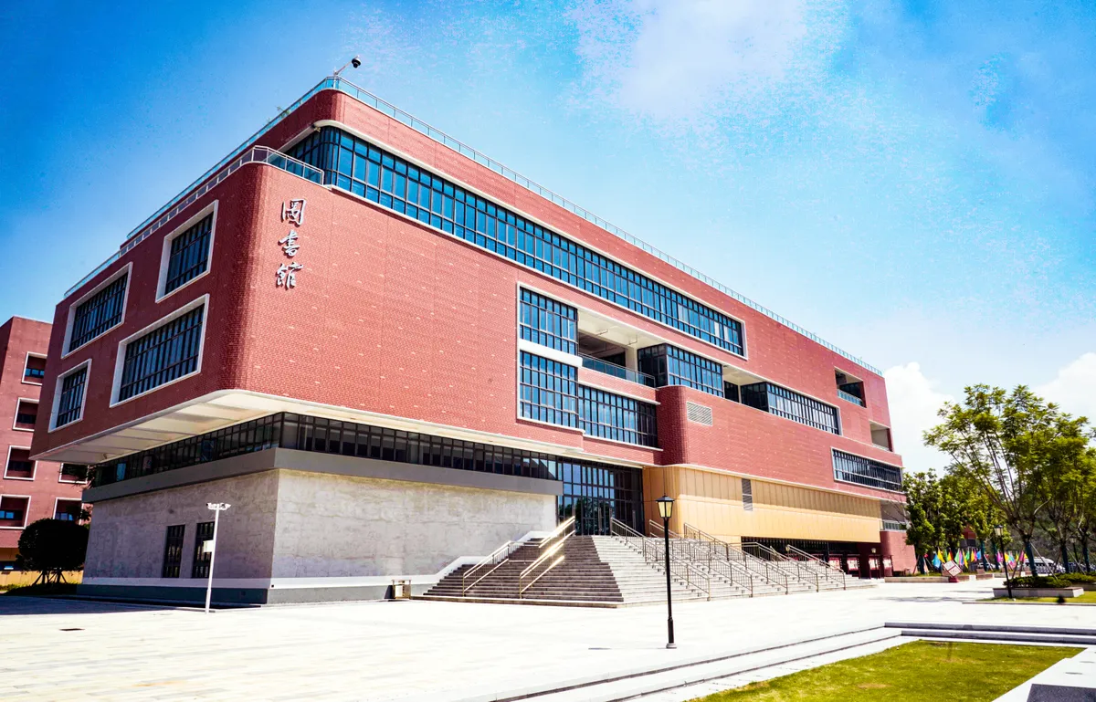 重庆八中两江龙兴中学校校园照片5