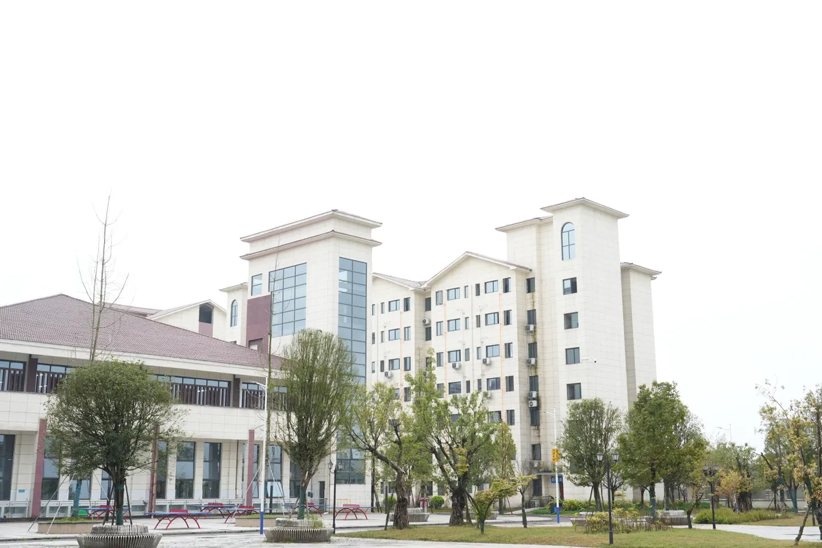 重庆八中广安友谊学校校园照片4