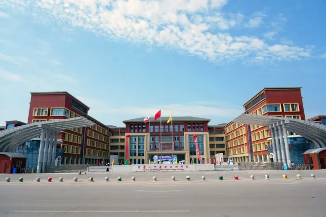 重庆八中广安友谊学校校园