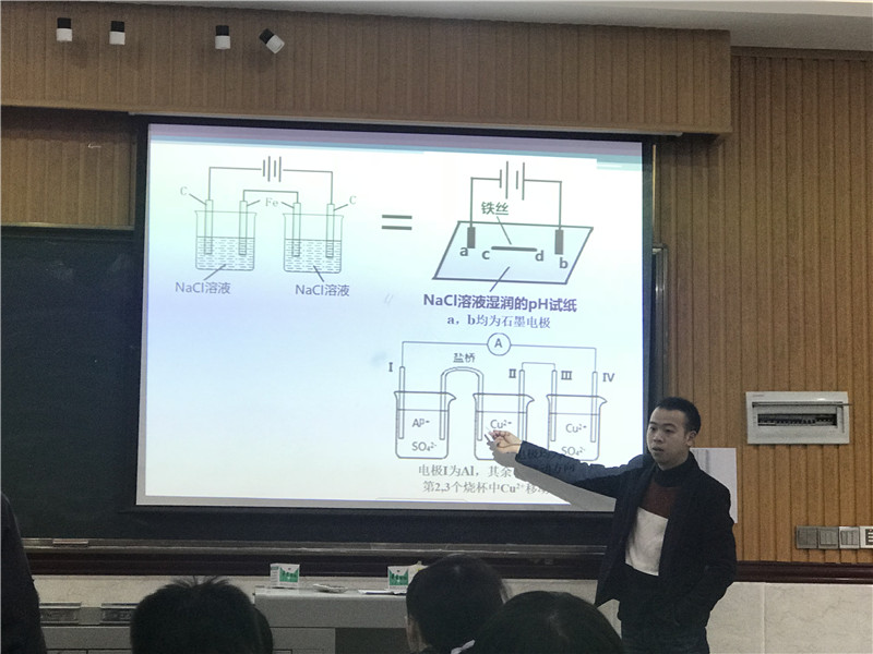 何涛教师授课照片2_副本.jpg