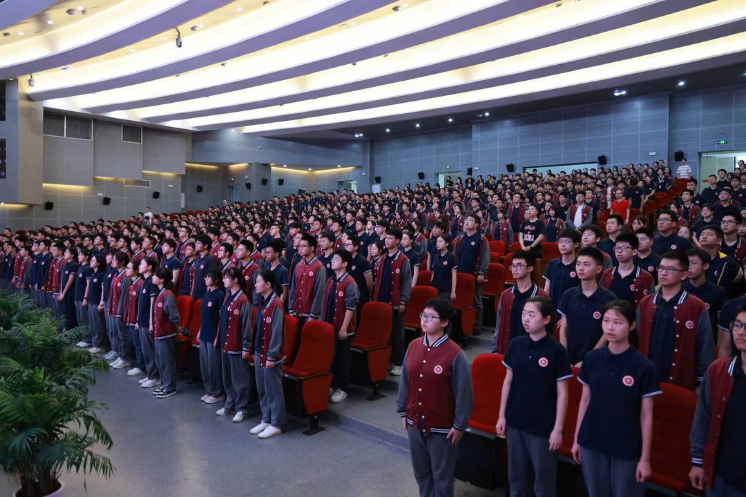 渝北校区高2024级举行高三下第十四周升旗仪式 